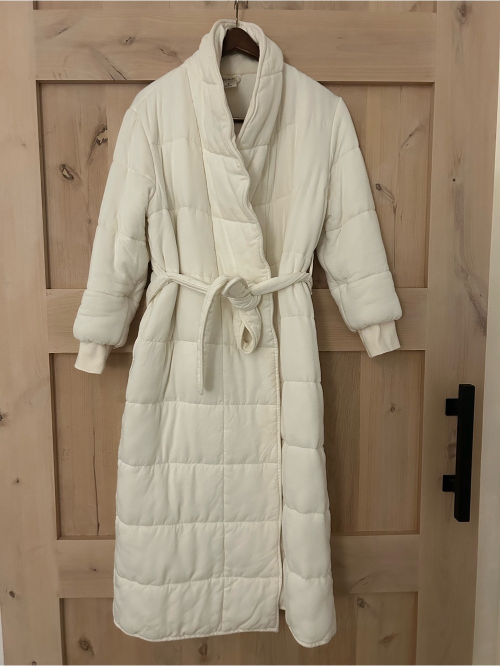 Soma Ivory Cream soft Long Puffer Robe with Belt and pockets, EUC, size small. - Picture 1 of 9